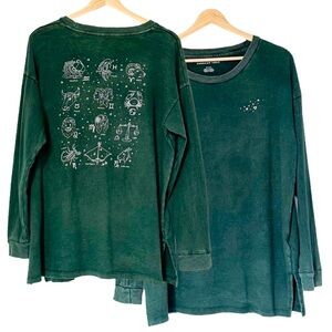 American Eagle Zodiac Dark Green Long Sleeve Crewneck Shirt